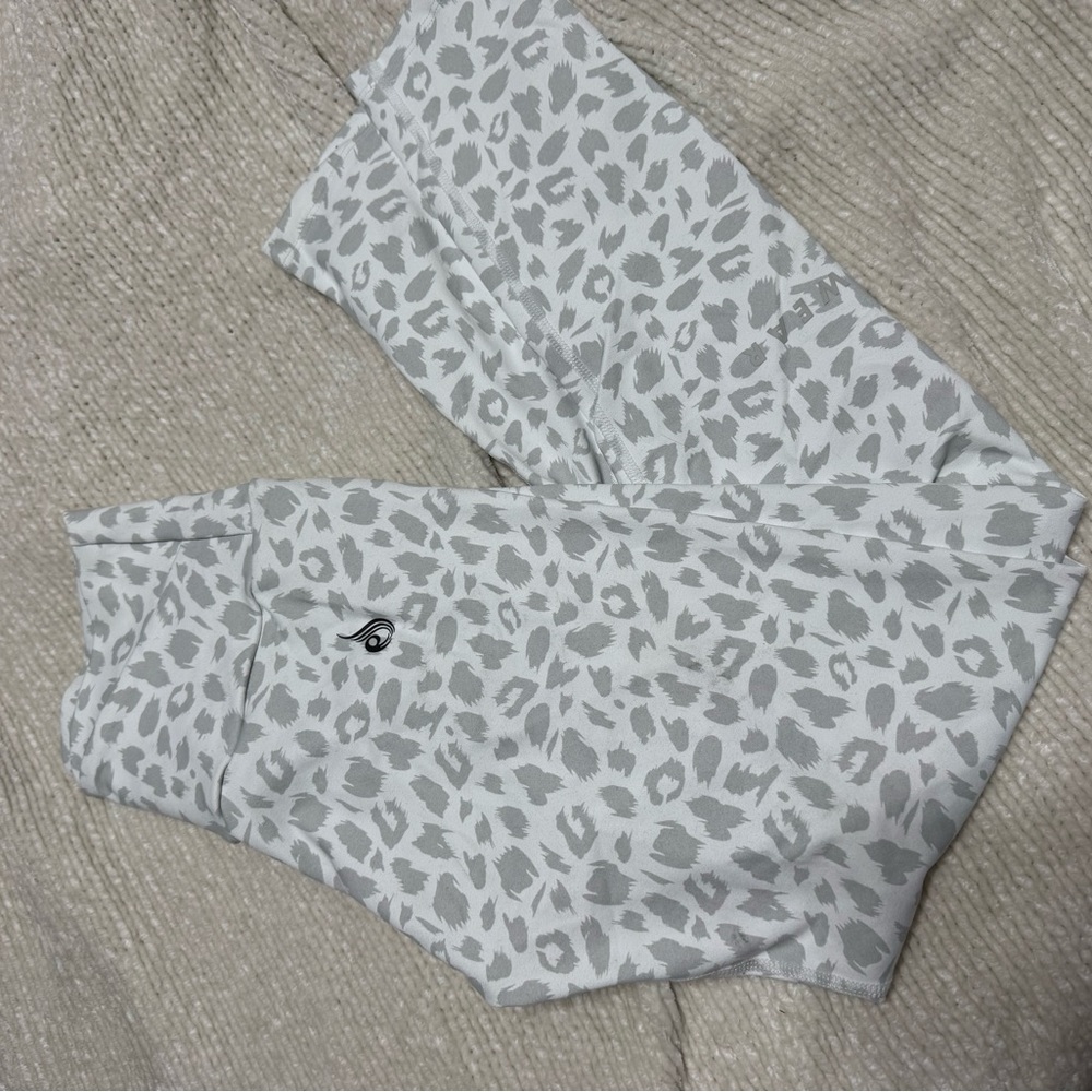 Leopard scrunch butt leggings!